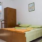 Apartment With Parking Space Banjol, Rab - 22421