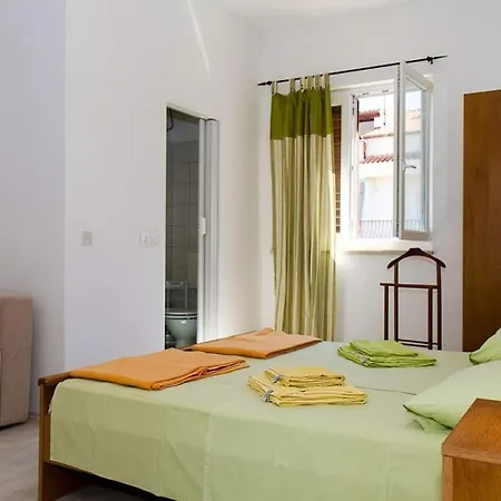 Apartment With A Parking Space Banjol, Rab - 22421 Rab Town